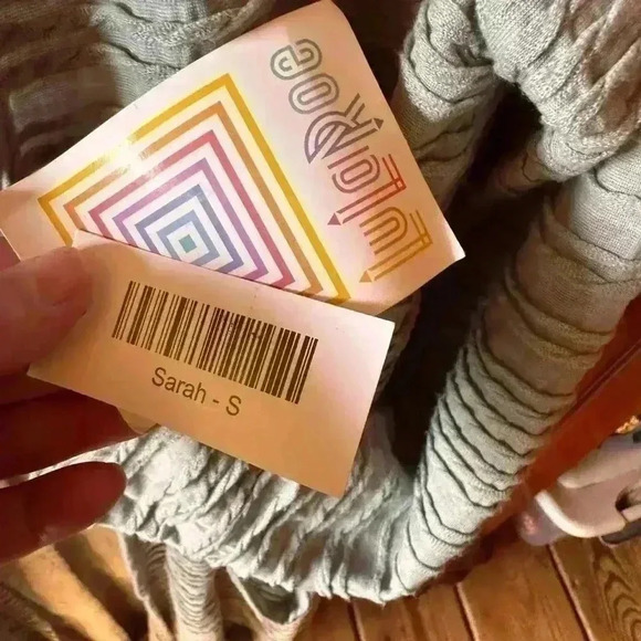 Lularoe small lightweight grey “ Ruffled” Sarah duster cardigan. NWT. Pleated - Picture 7 of 9